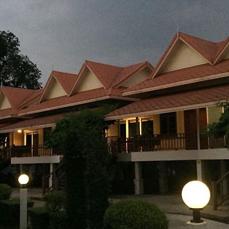 Maeping Mango Riverside Resort Kamphaeng Phet Exterior foto