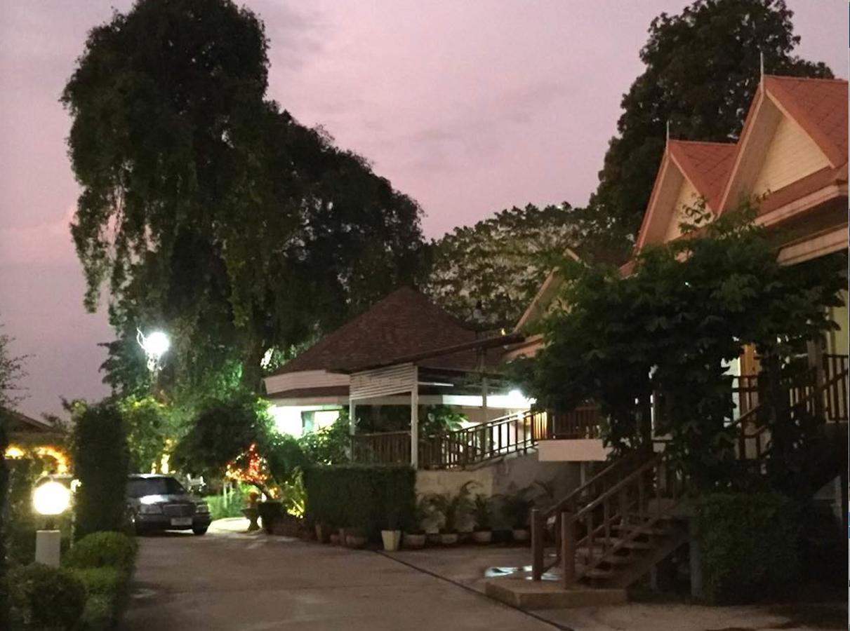 Maeping Mango Riverside Resort Kamphaeng Phet Exterior foto